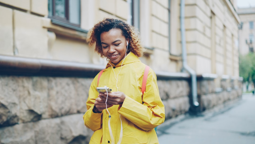 What Should You Text a Girl After Meeting Her Online