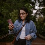 How Can I Tell If a Man Is Interested in My Text Messages?