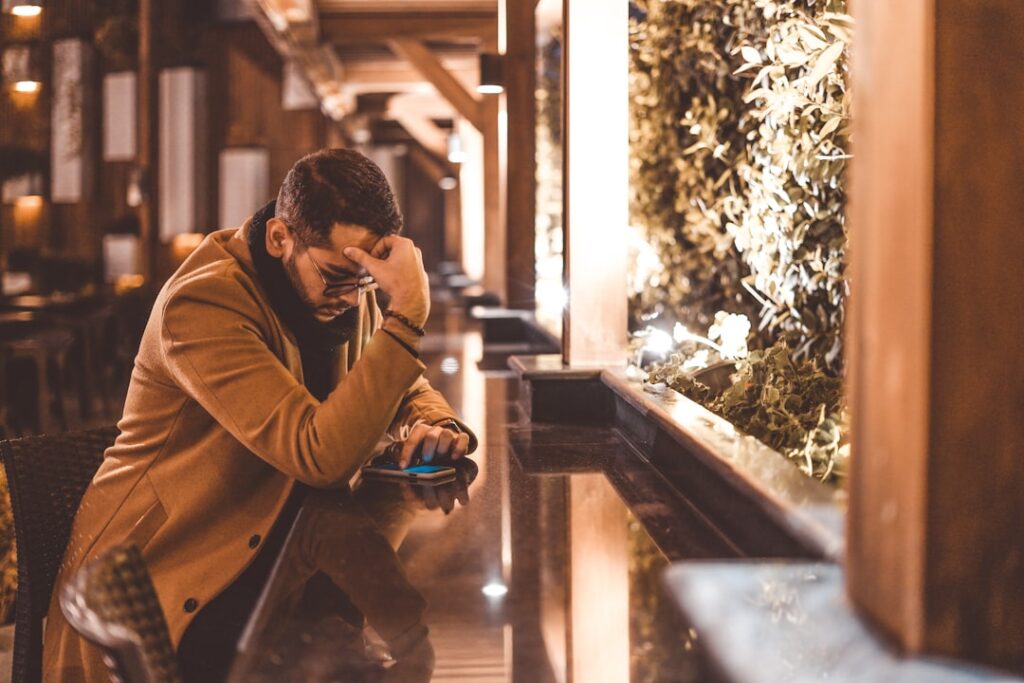 AI Girlfriend vs Real Relationship: Pros and Cons