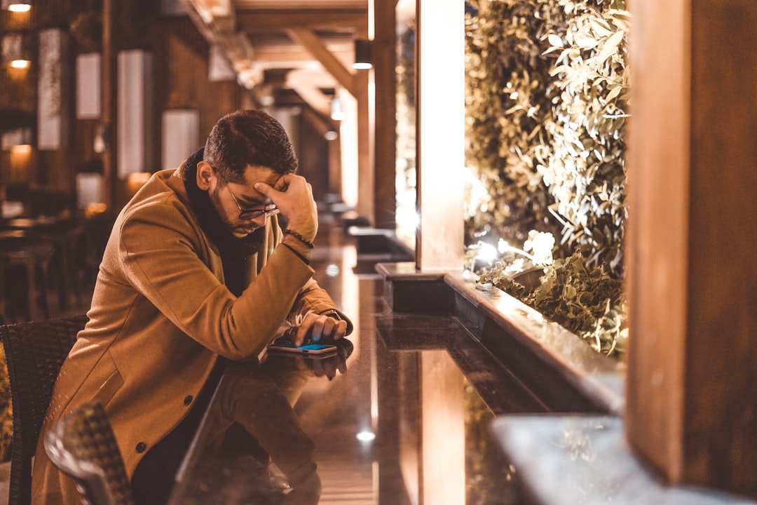 AI Girlfriend vs Real Relationship: Pros and Cons