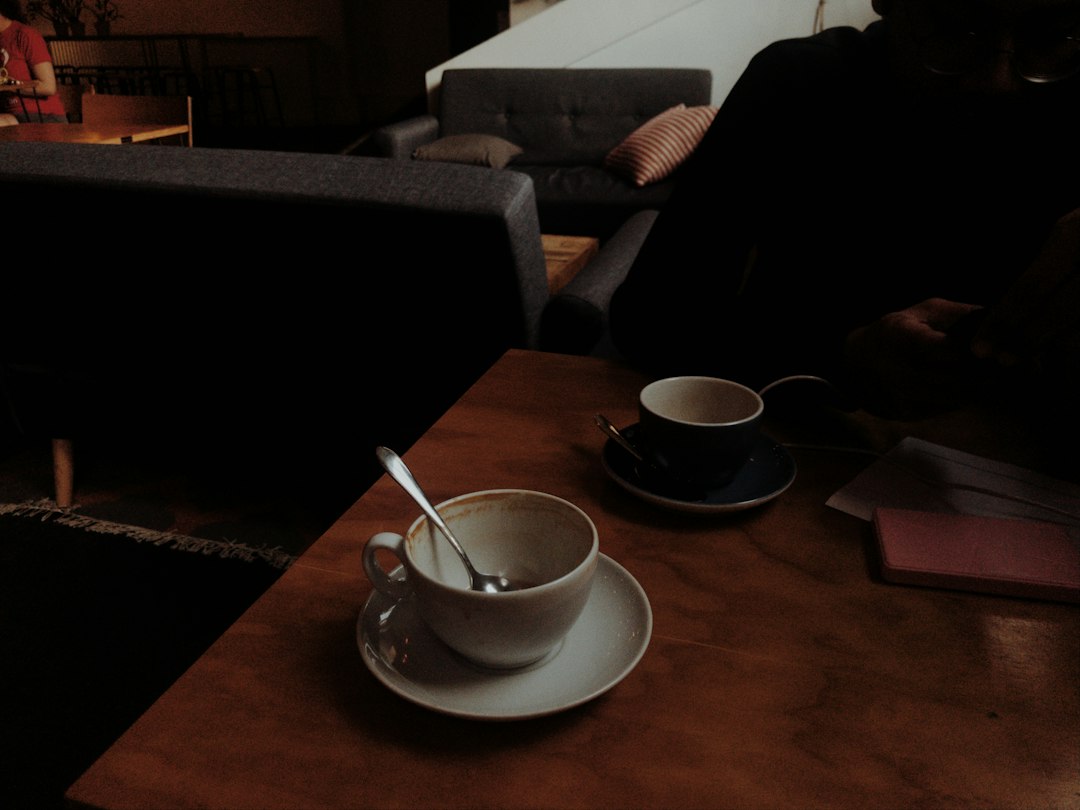 How Should You Behave on a First Date After Meeting Online