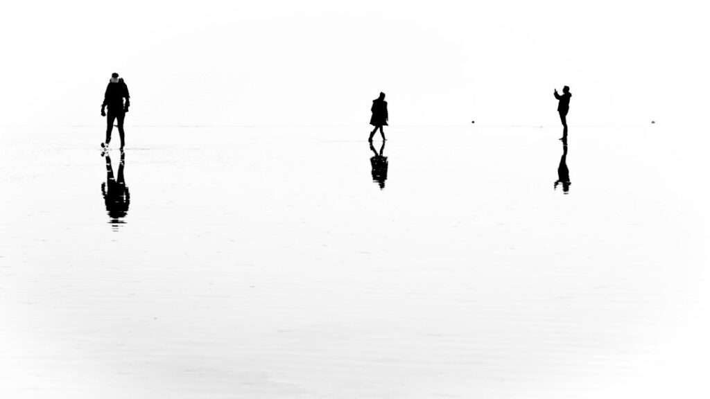 How to Recognize When You're the One Creating Distance in a Relationship