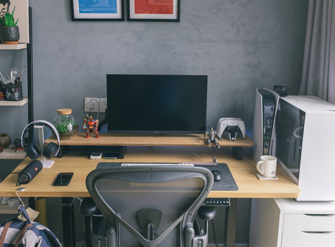 How Cam Sites Handle a Model's Request for a Custom Room Background or Theme