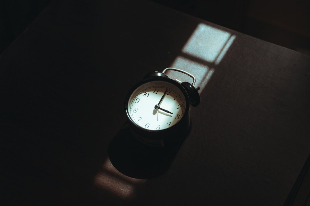 How to Navigate Dating When You Have Opposite Sleep Schedules